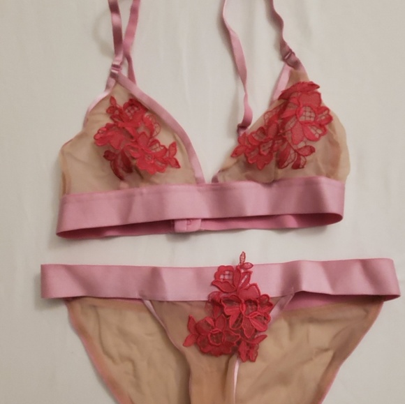 LINGERIE - Picture 2 of 2